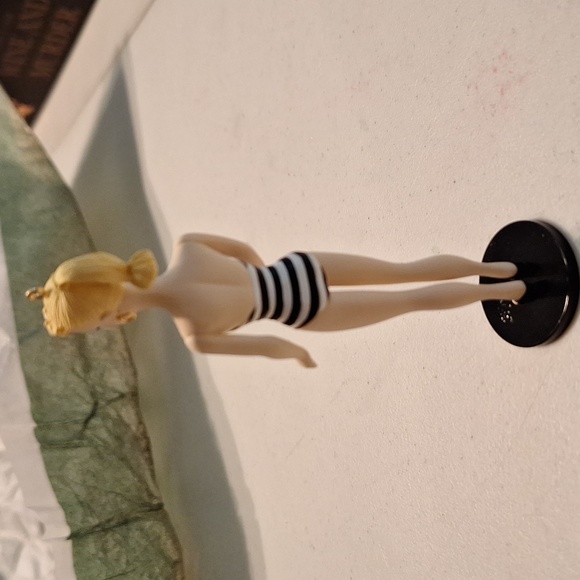 Barbie debut Hallmark ornament - Picture 5 of 6